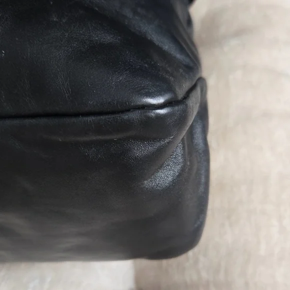 Gucci Elegant Black Leather Hobo Handbag - Picture 13 of 15